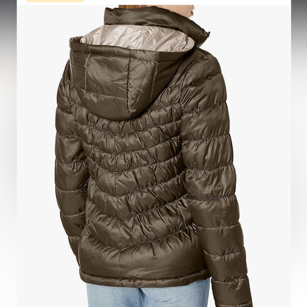 Kenneth Cole Women's Ruched Quilted Hooded Packable Puffer Jacket. EUC. - Picture 3 of 13